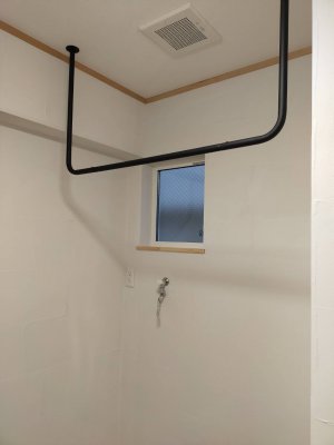 洗濯機の上の物干しスペース